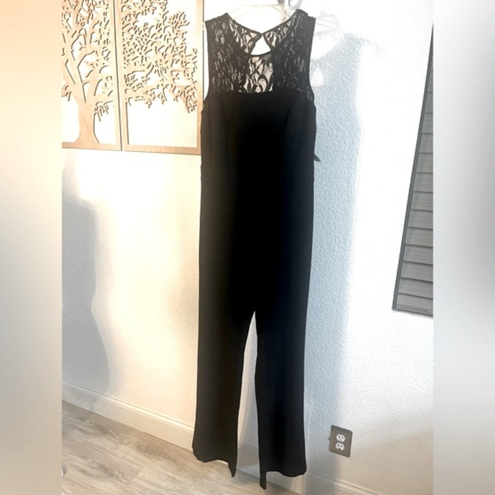 Black lace Sleeveless Jumper, by Taylor